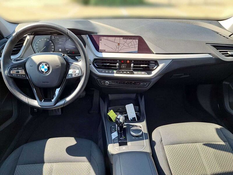 BMW 116 d Automatik/NAVI/LED/DAB/Live Cockpit/SHZ/PDC