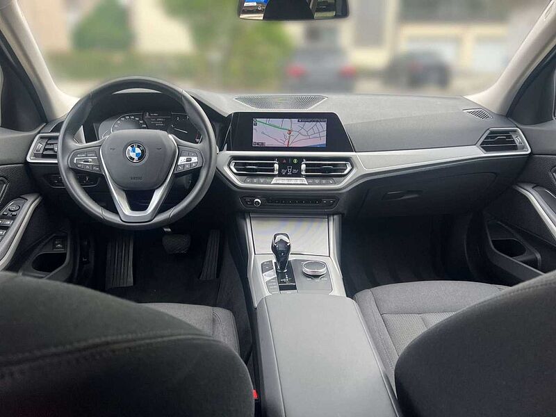 BMW 318 d Touring Advantage Autom. /Navi/LED/SHZ/PDC