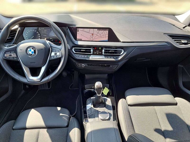 BMW 116 d Sport Line/NAVI/LED/DAB/PDC/SHZ/LiveCockpit