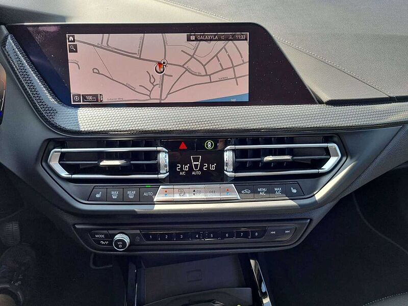 BMW 116 d Sport Line/NAVI/LED/DAB/PDC/SHZ/LiveCockpit