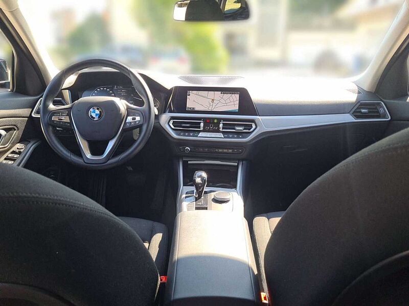 BMW 318 d Touring Advantage/NAVI/LED/DAB/Live Cockpit