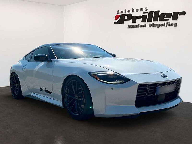 Nissan Sonstiges Z-Performance Coupe 3.0T V6 MT CTD Germany