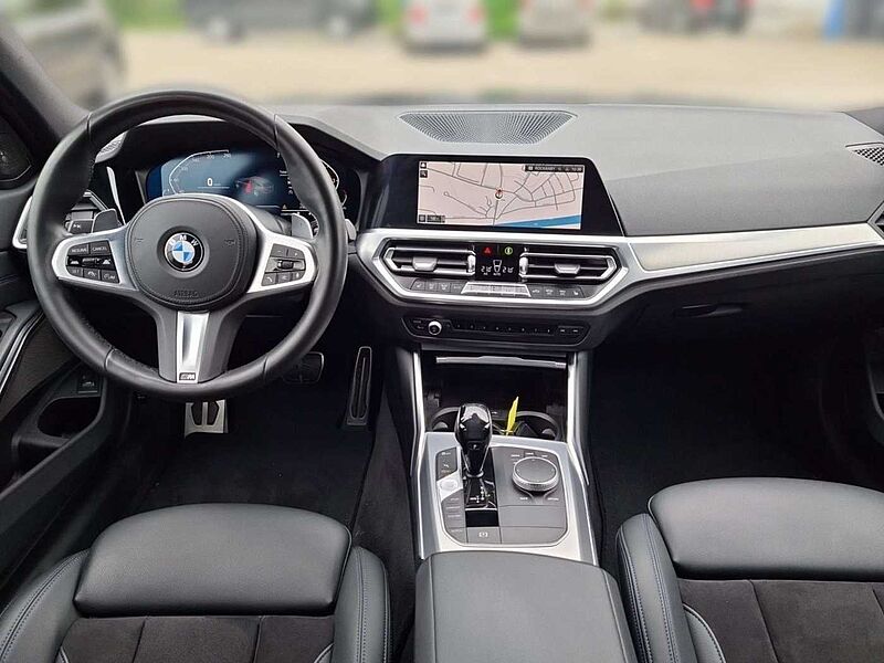 BMW 330 i Touring xDrive M Sport/NAVI/AHK/LED/DAB/H&K