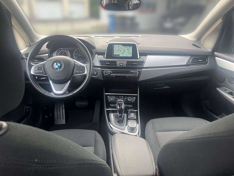 BMW 218 Advantage Autom. /Navi/AHK/DAB