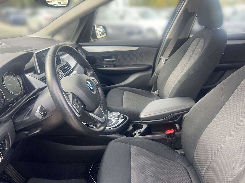 BMW 218 Advantage Autom. /Navi/AHK/DAB