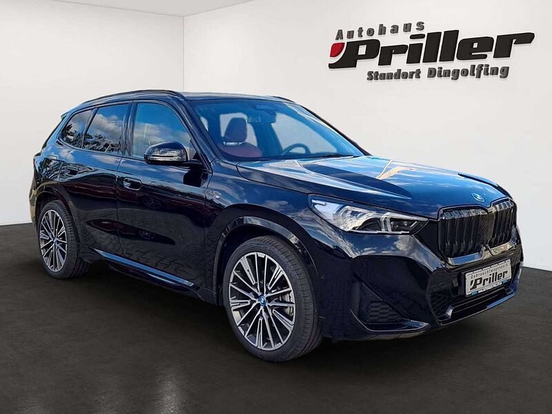 BMW iX1 30 xDrive M Sport/NAVI/AHK/HUD/LED/GSD/DAB