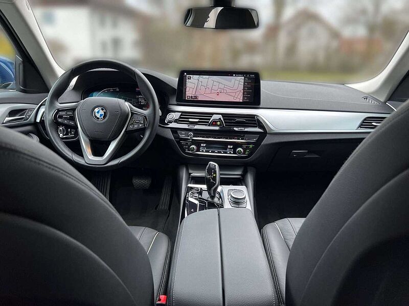 BMW 520 d Touring NAVI/LED/AHK/Apple/Leder/4 Zonen/