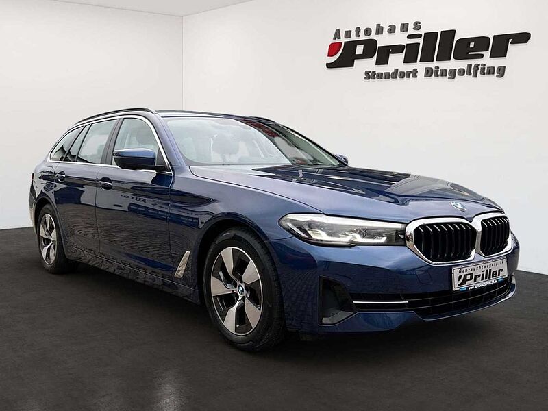 BMW 520 d Touring NAVI/LED/AHK/Apple/Leder/4 Zonen/